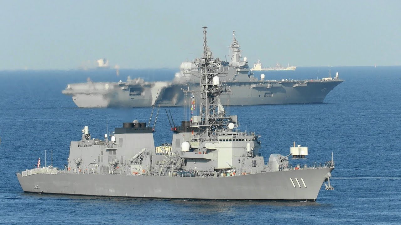 護衛艦おおなみ 両舷微速後進と着桟まで 2018年10月25日 - YouTube