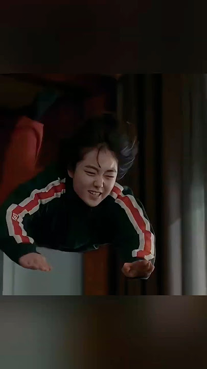 THIS GENIUS GIRL TOOK DOWN HER ENEMY WITH A SINGLE SHOT‼️ #FilmRecap #Shorts