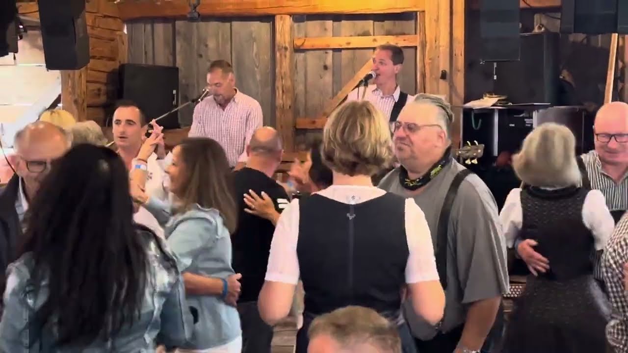 Alpenstarkstrom in der Enzianhütte in Oberstaufen, Königlich Bayrische Enzianhütte, Juli 2023