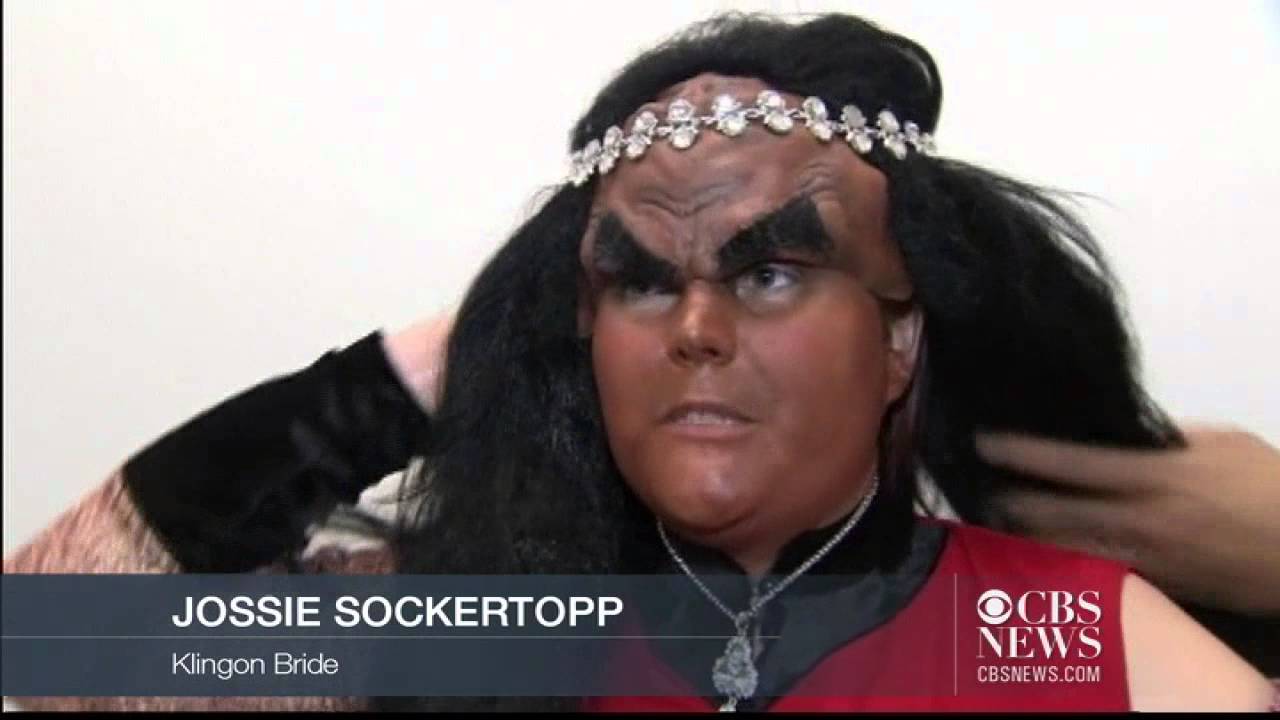 Trekkies Tie The Knot In Klingon Wedding Youtube