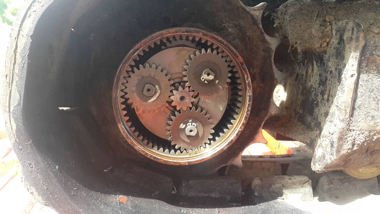 заливная пробка редуктора военного моста уаз. бортовая рено магнум. бортовые камаз 6520 заливная пробка. редуктор без масла. масло в бортовой редуктор.