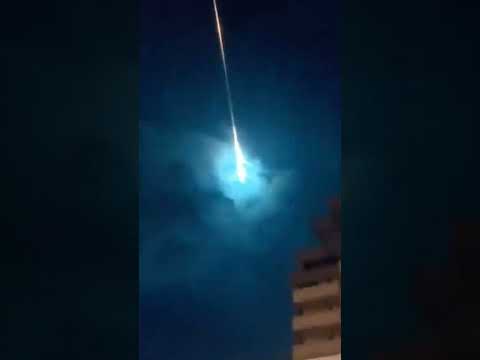 Crazy footage of a Meteor passing over Portugal and Spain!