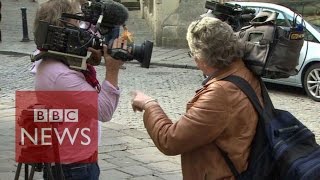 Election 2015: Behind the scenes on the campaign trail - BBC News