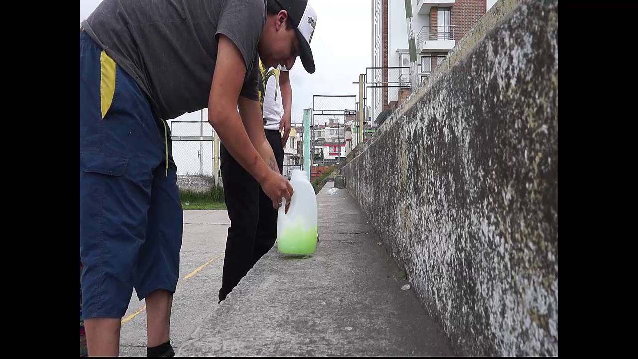 Experimento quimico - Volcan de espuma