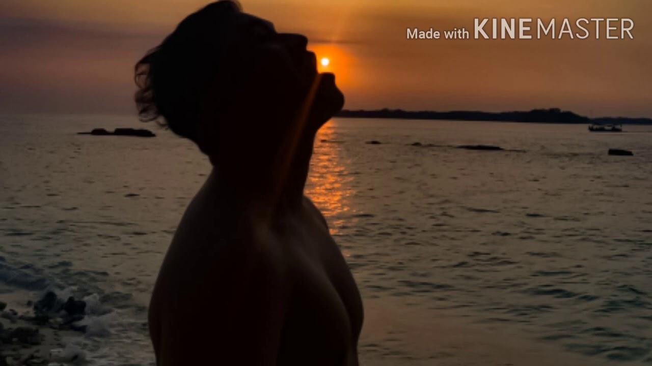 Блондинка на море закат Крым. Girl on a Beach Sunset. Sad Lady at Beach. Sad person on the Beach. Cover san