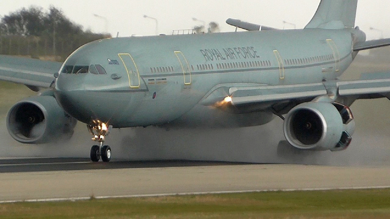 RAF A330-243 MRTT ZZ330 Wet landing at Malta International Airport ...