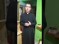 Padre Alex abençoando os mineiros ouvintes do PROGRAMA MANHÃ DE LUz