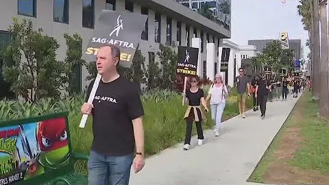 No end in sight for actors strike; negotiations remain stalled on Labor Day