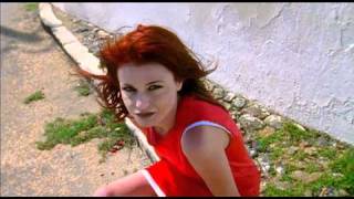 Watch Axelle Red Le Monde Tourne Mal video