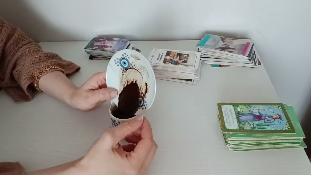 Aslan burcu dumanı üstünde haberlerin yolda kahve ve tarot açılımı