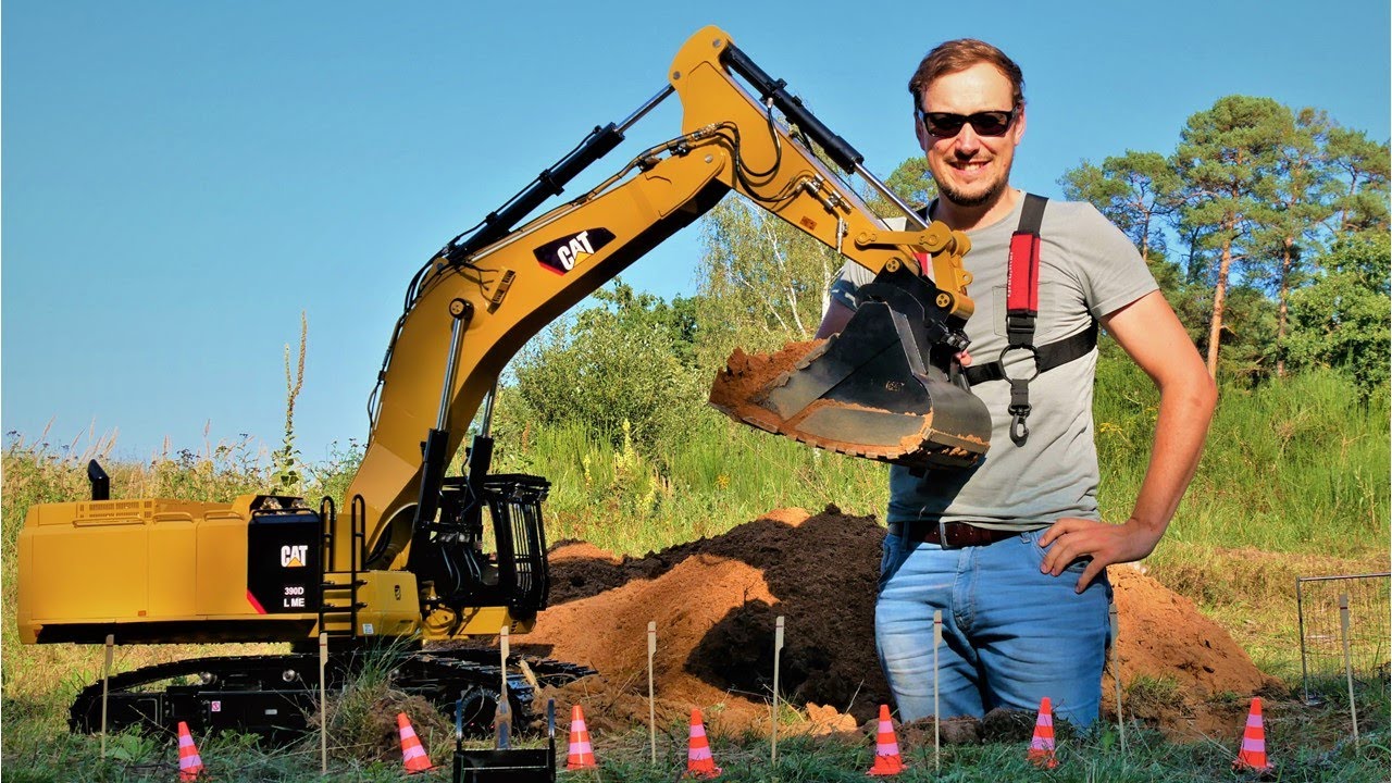 GIGANTIC RC EXCAVATOR  CAT 390D outdoor part 3 / Riesiger RC Bagger CAT 390D Außeneinsatz Teil 3