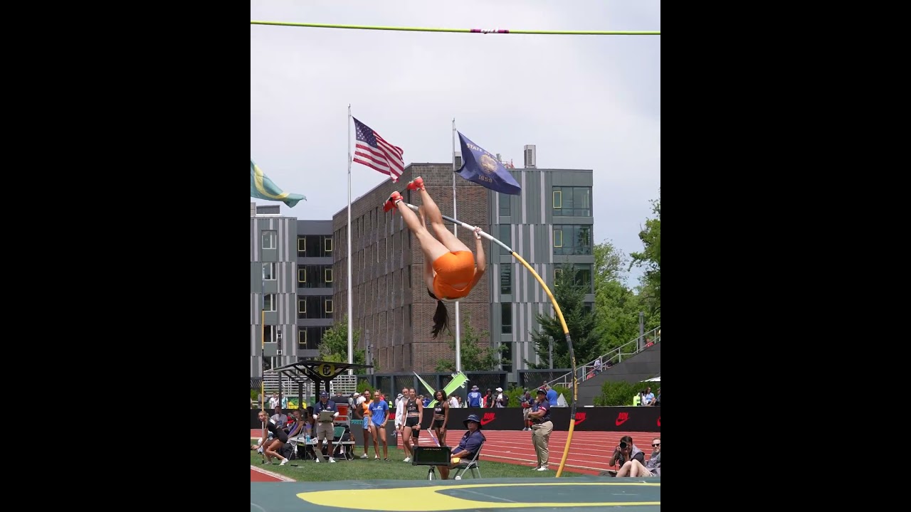 The only one over 14 feet 🥇✈️ Tennessee's Hannah Grace cleared 4.45m to win the U20 title #polevault