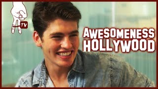 Gregg Sulkin Makes a Vine, Does his Best Irish Accent, and Talks about WHITE FROG