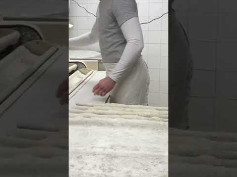 Miniature de la vidéo Devenir Boulanger : Guide Complet et Immersion dans le Métier #métiers #boulanger #boulangerie #pain
