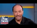Thumbnail pour Lee Greenwood reflects on his career and patriotism in America | Brian Kilmeade Show