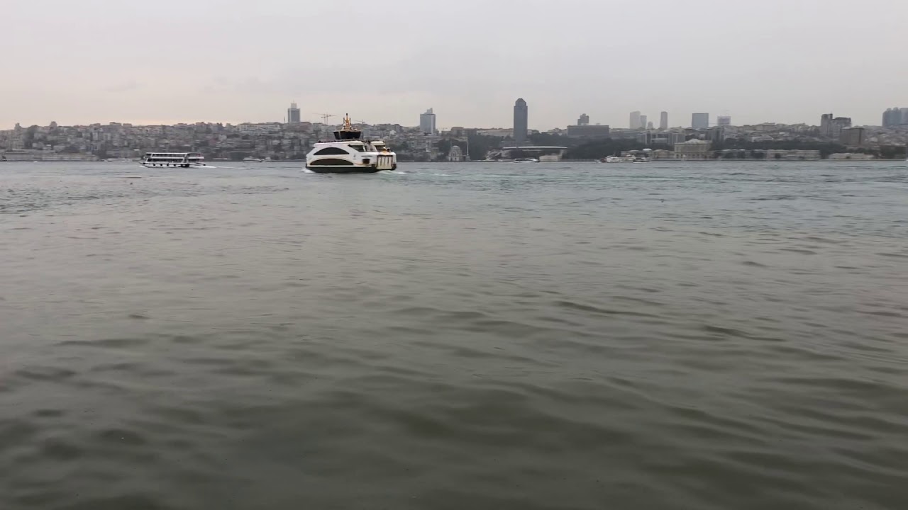 Yağmurun ardından İstanbul Boğazı çamur rengine döndü