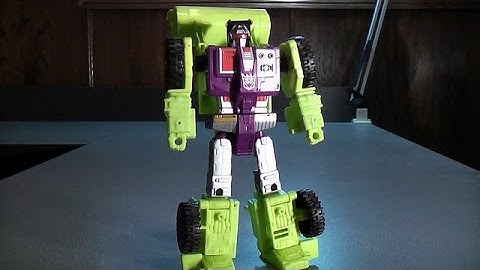 TRANSFORMERS COMBINER WARS CONSTRUCTICON SCRAPPER VIDEO TOY REVIEW