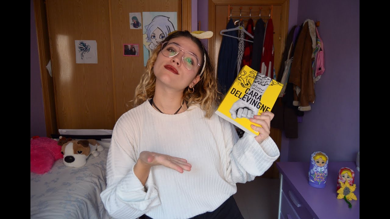Reseña de Mirror, Mirror y la infancia de Cara Delevingne 