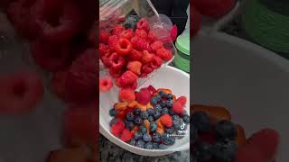 Yogurt Parfaits yogurt parfait fruitparfait  healthysnack quickandeasy proteinsnacks