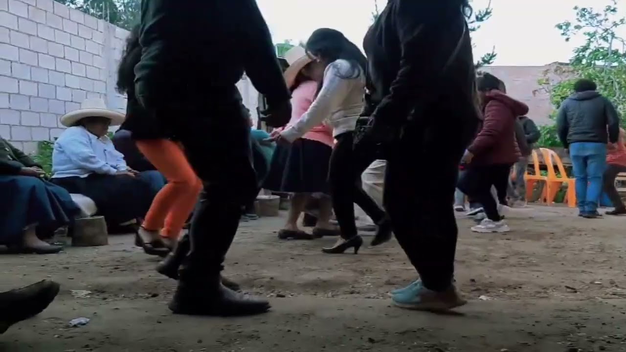 BELLA CAJAMARQUINA    HUAYNO  TRIO CAJAMARCA     BAJADO DE DISCO VINILO  A MP3 EN ESTUDIOS VAMECEY