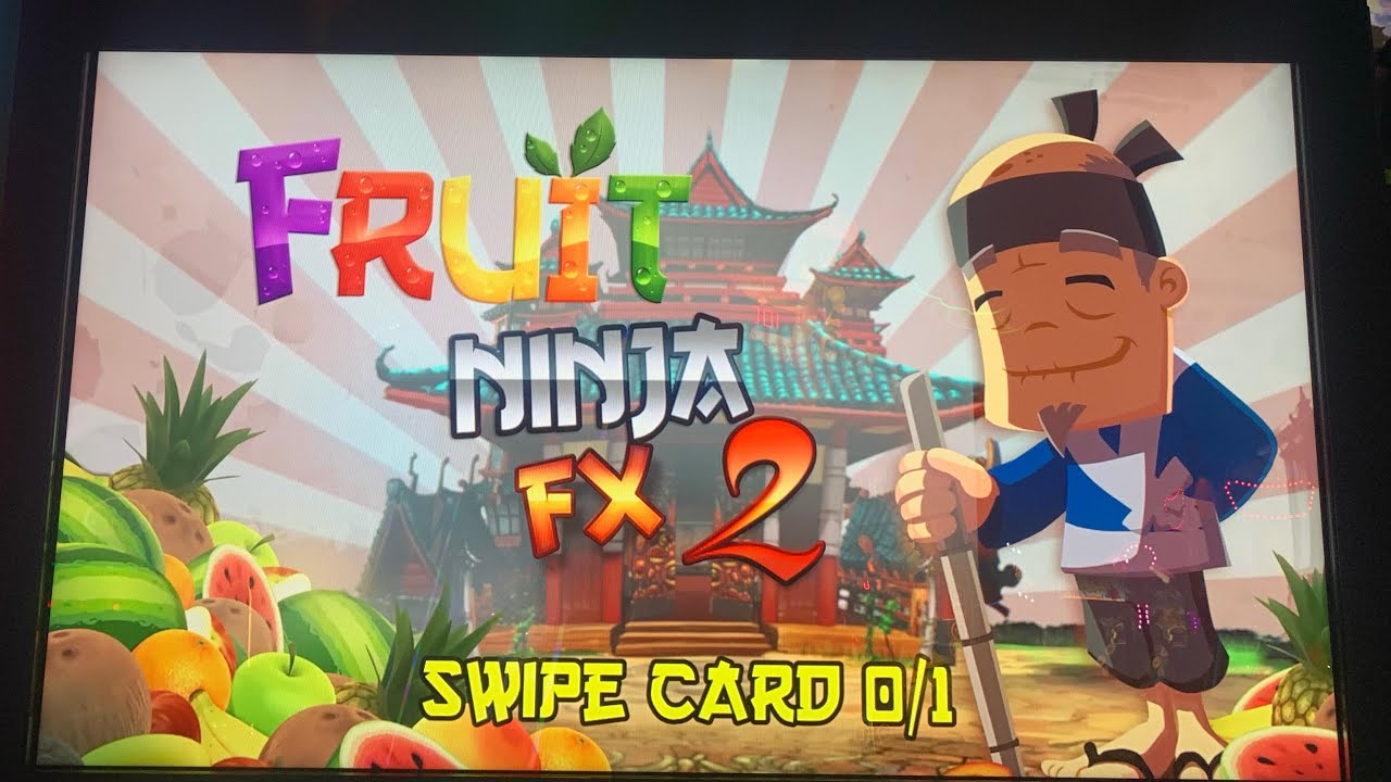 this is how you properly play Fruit Ninja at the arcades 👉🍓🍉🍊🍏