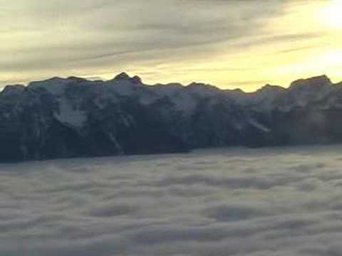 Vidéo: Hauteurs Anormales: Les Montagnes Sont éloignées, Les Montagnes Sont Brumeuses - Vue Alternative