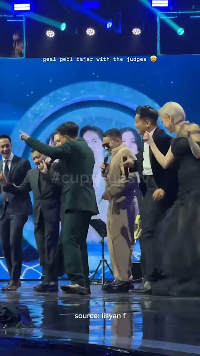 Juri Idol pun sampai gak tahan ikut goyangannya Fajar. #indonesianidol