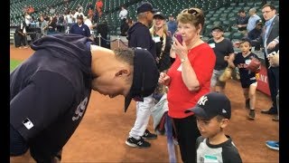 Aaron Judge Brings Joy to Children in Houston