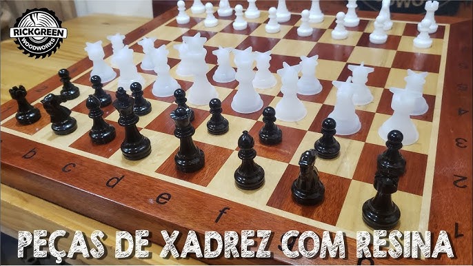 Jogo de xadrez com tampinhas de garrafa  Jogo de xadrez, Faça você mesmo,  Brinquedos reciclados