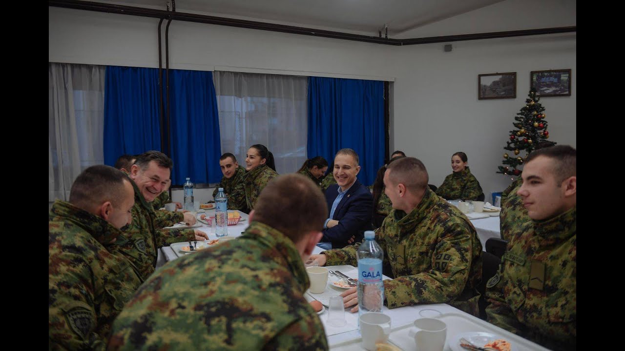 Ministar Stefanović sa pripadnicima Garde