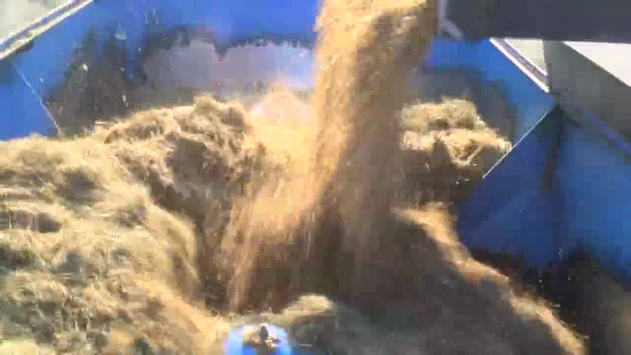 Farm Demo - Round Bale in Big Patz Feed Mixer