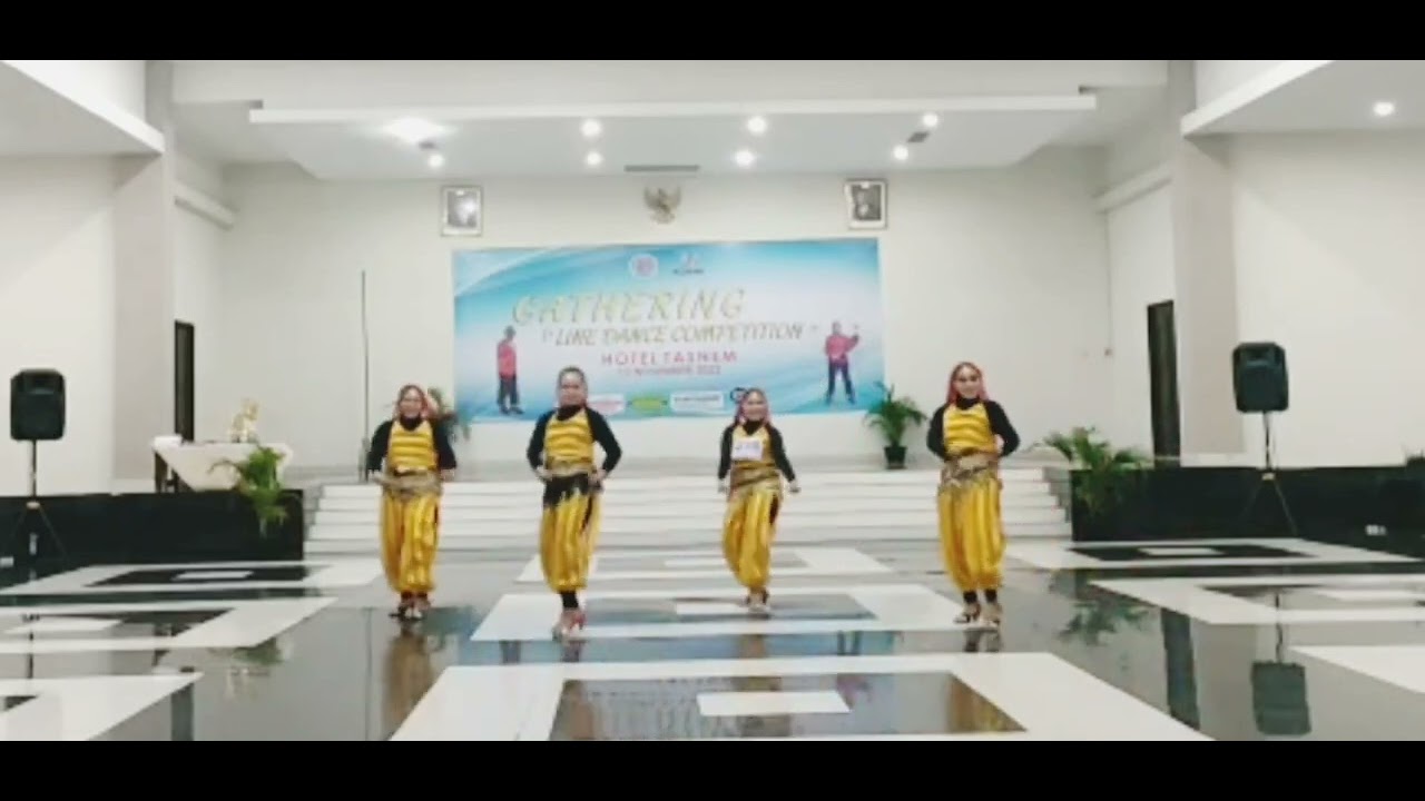 KUCH KUCH HOTA HAI LINE DANCE// Choreo: MAYA SOFIA & drg.ROCHMANI INDRATI// demo by Khenes