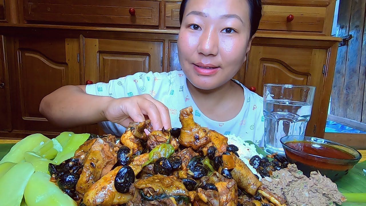 Spicy Fry Chicken With Stink Bean's Seed, Chicken Liver Chutney, Extra Gravy And Boiled Chayote