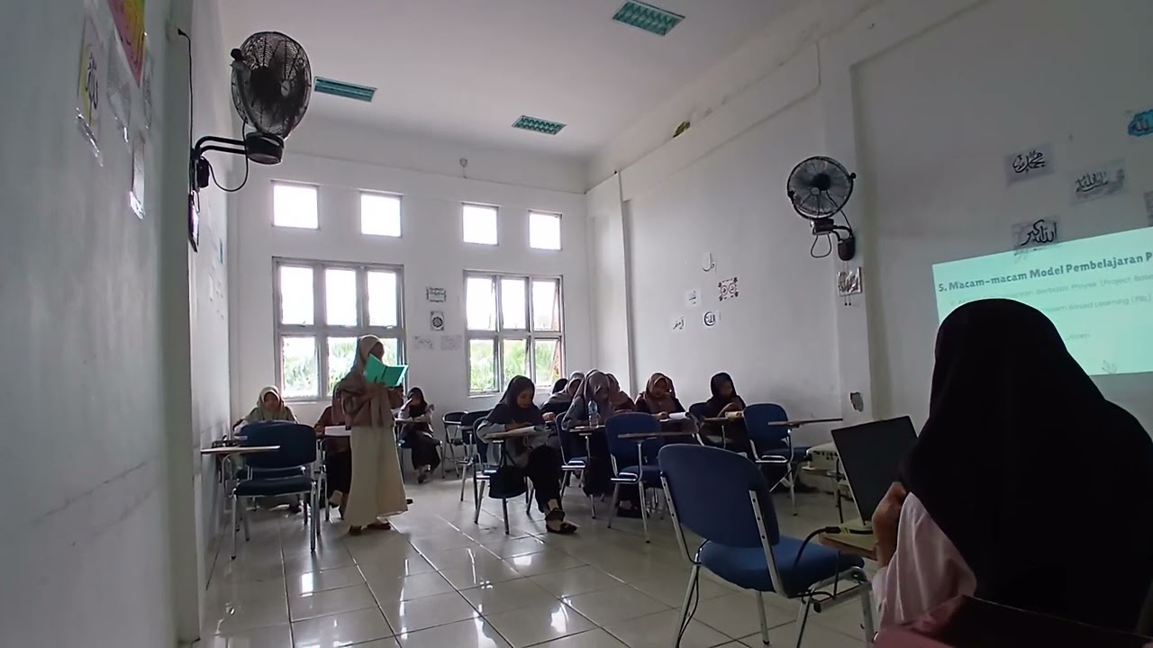 Persentasi Makalah PPKn | Kelompok 3 | Yuni Farantika 2423240047, Rara Anjani Putri Azmi 2423240058