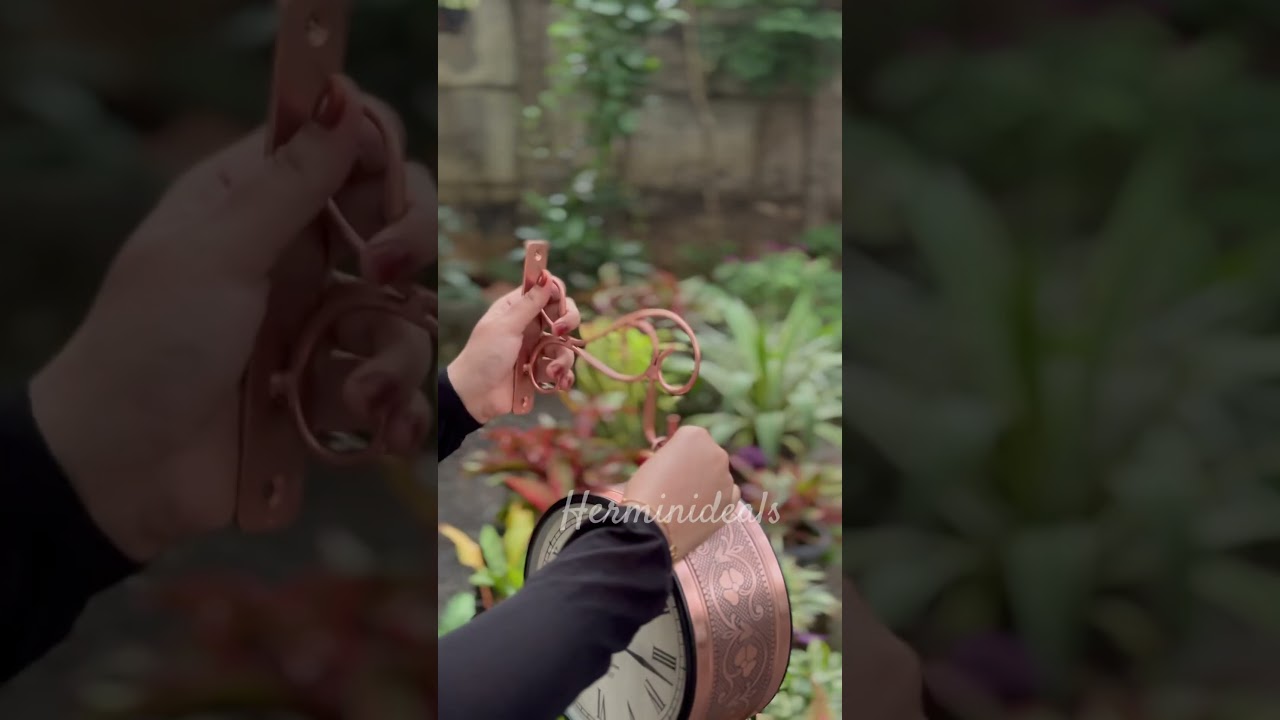 This Vintage Double-Sided Clock = Instant Aesthetic Upgrade 🕰️✨ 