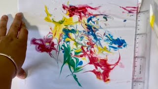 Manualidad infantil. Teñir papel con espuma de afeitar y colorante. screenshot 5