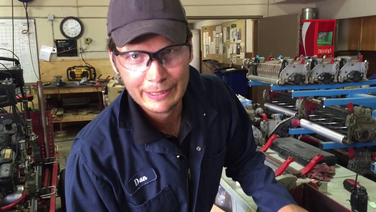 Reel to bed knife adjustment