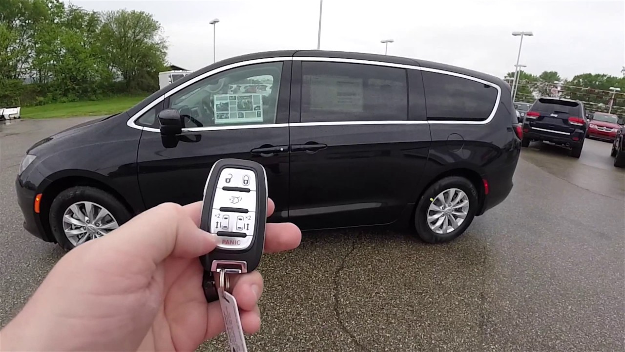 2017 Chrysler Pacifica Touring You 2017 Chrysler Pacifica Touring