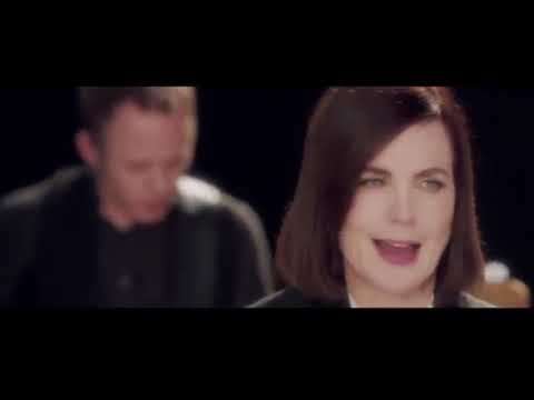 Video: Elizabeth McGovern nettovärde: Wiki, gift, familj, bröllop, lön, syskon