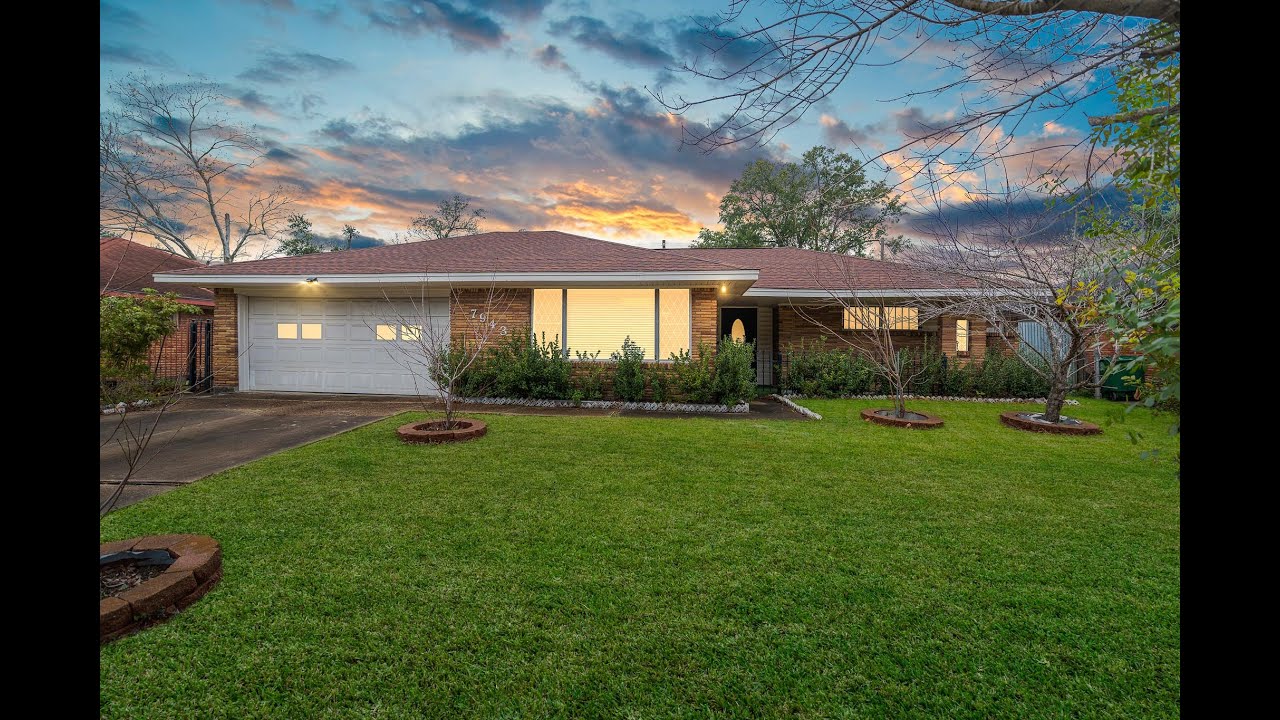 ( For Sale ) 7943 Pecan Villas Dr  Houston Texas 77061
