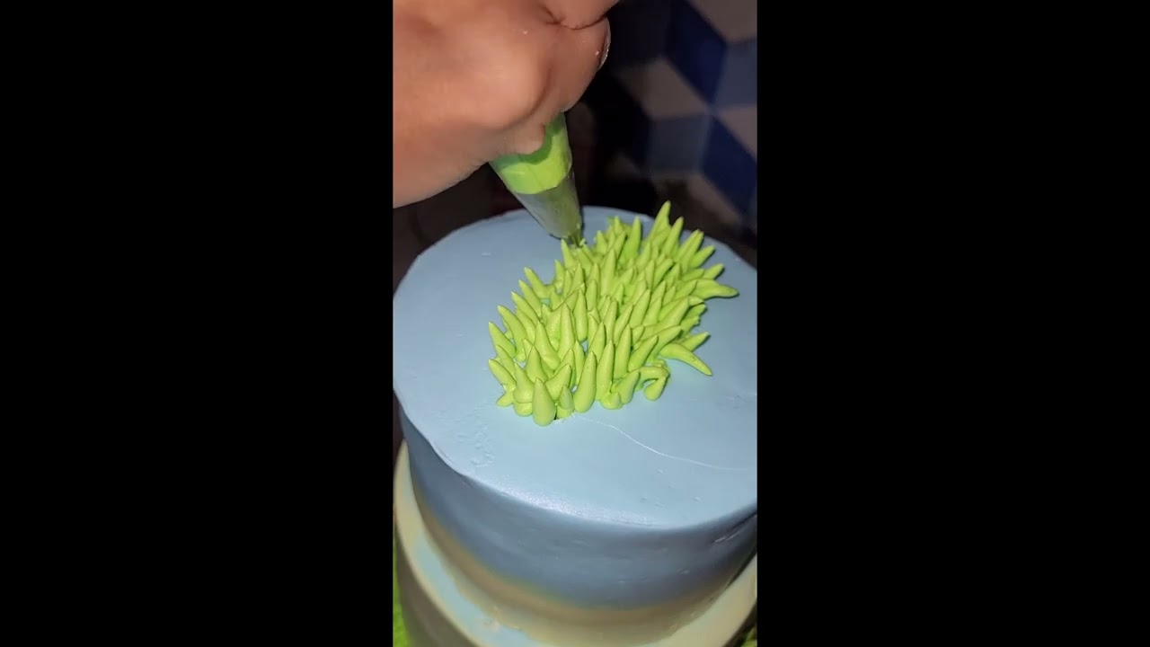 Jungle & train theme layer cake for kids🎂 