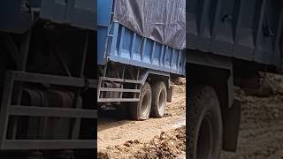 Download Mp3 walaupun ban bocor dan jalan parah sopir berjuang meloloskan muatan Gudang lagu Download Mp3 walaupun ban bocor dan jalan parah sopir berjuang meloloskan muatan