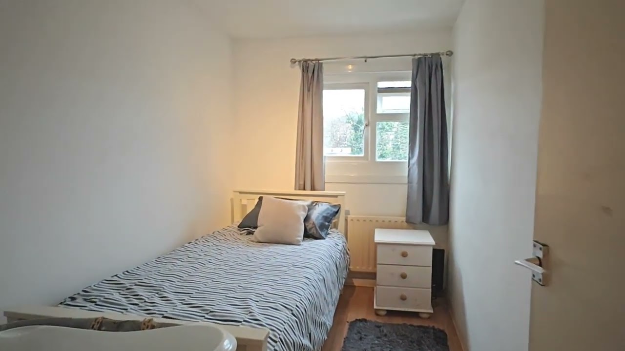 3 Bedroom House For Sale in Owens Way SE23 - Hunters Estate Agents in Forest Hill