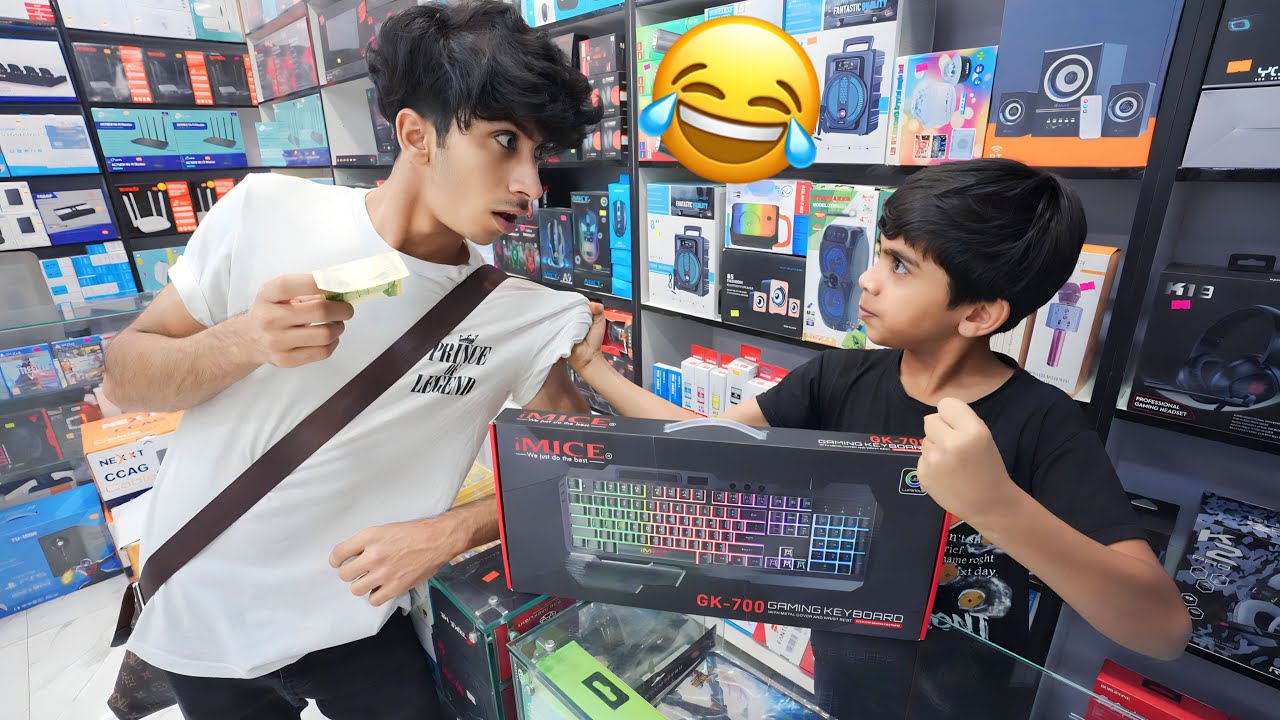 ‏  ￼مشاكل الزبائن مع أبو الموبايلات 😂 