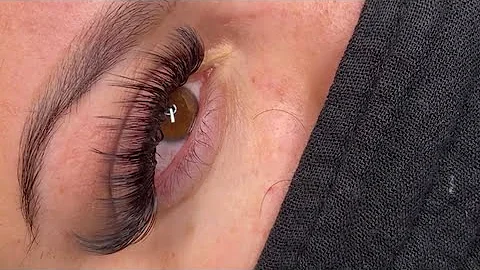 Watch me work! : How to create Volume Lash Fans (NO PINCHING METHOD) 😱🔥