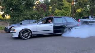 BMW M5 Wagon Does a CRAZY Burn Out