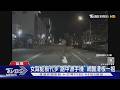 苗栗女踩蛇板「路中央滑手機」! 白天晚上都出沒　網酸滑板一姐｜TVBS新聞 @TVBSNEWS01