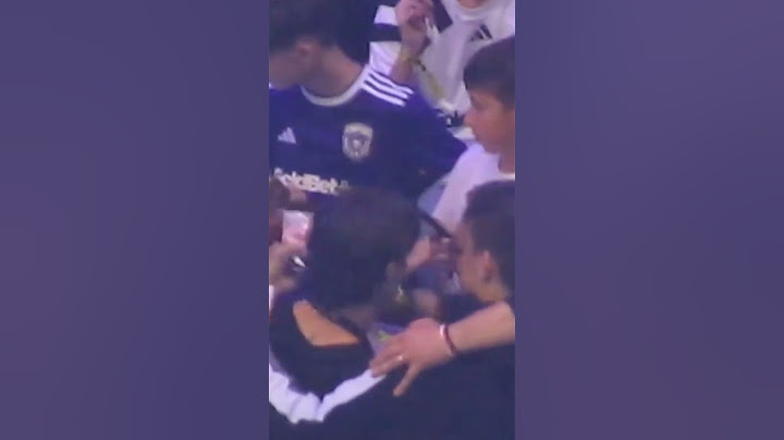 Alessandro Gelsi selfie con i fans  Kings League European Finals Inalpi Arena Torino