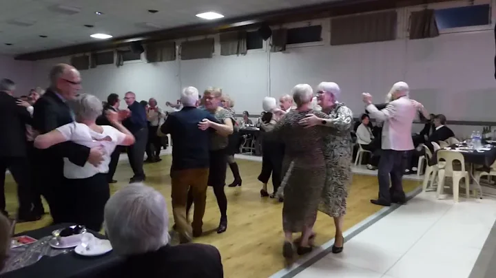 Repas dansant a Rouvroy avec Déreck Bardzinski le 8 Décembre 2024 filmé par Annie W (695)