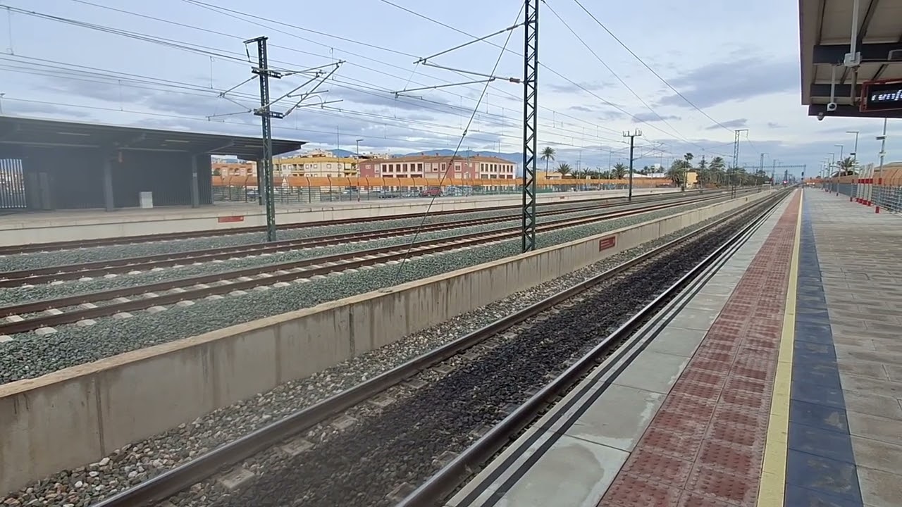 Tren Renfe AVANT S-104 Alicante Murcia sin parada por San Isidro - Albatera Catral.